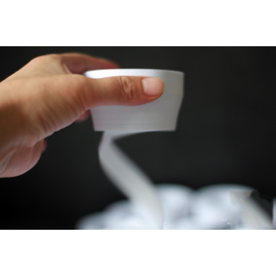 Превращение стакана с молоком в бумажную ленту