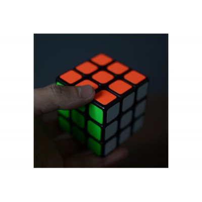 Кубик Рубика превращается в конфеты или монеты